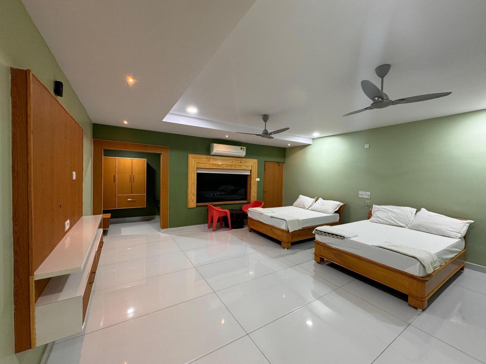 Yanam Resorts Exterior photo