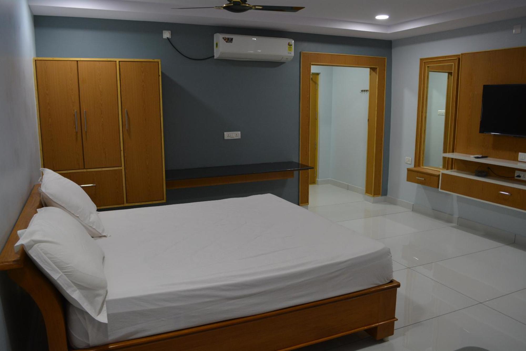 Yanam Resorts Exterior photo