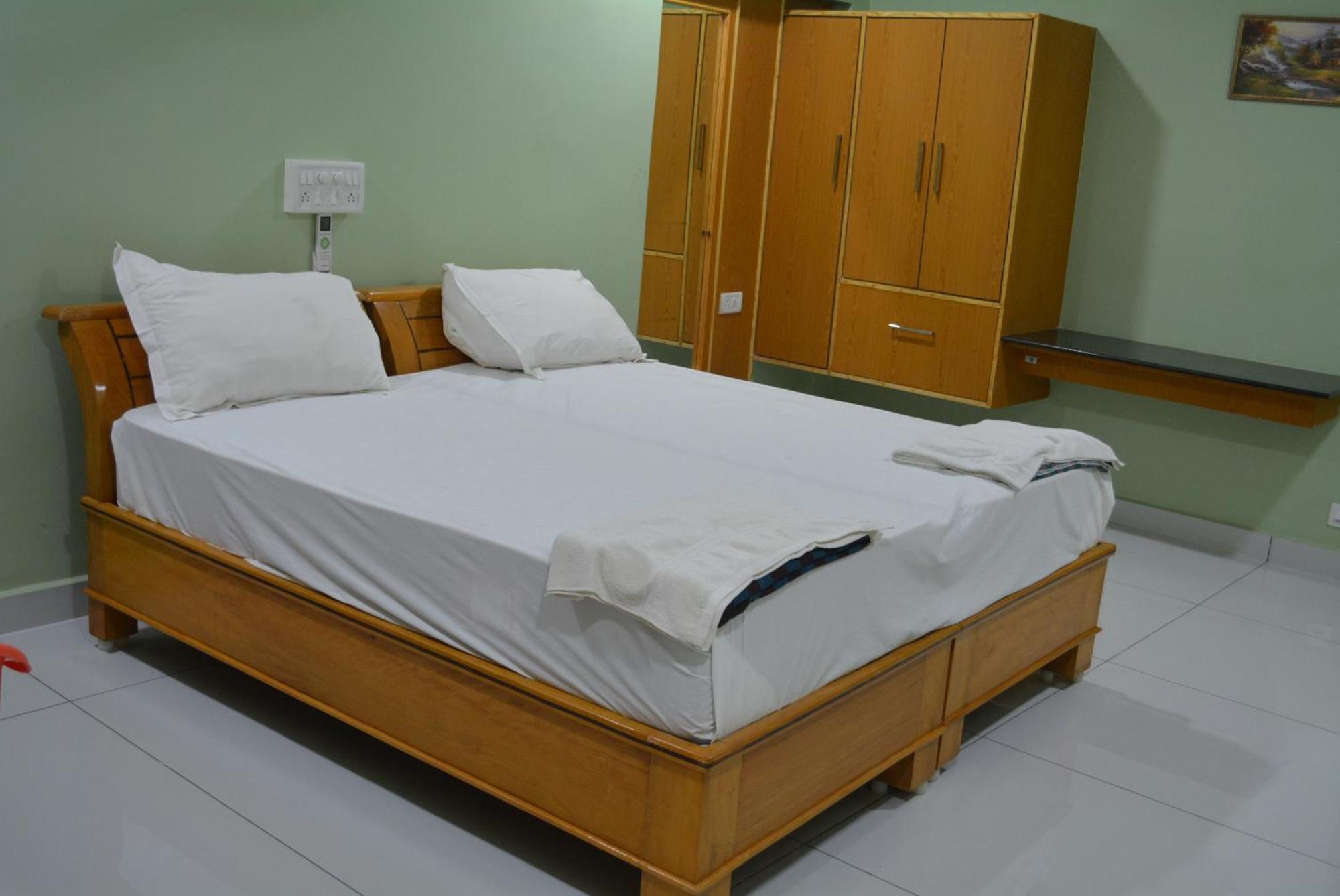 Yanam Resorts Exterior photo