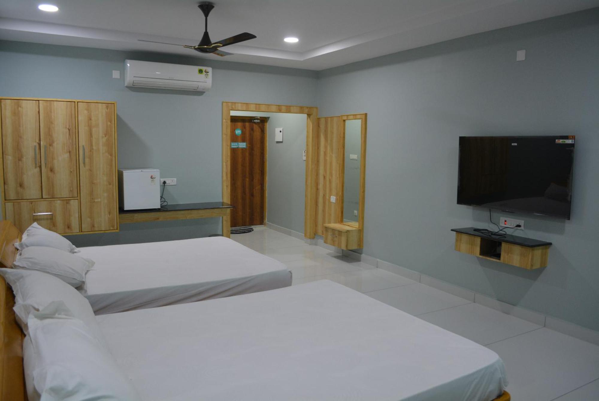 Yanam Resorts Exterior photo