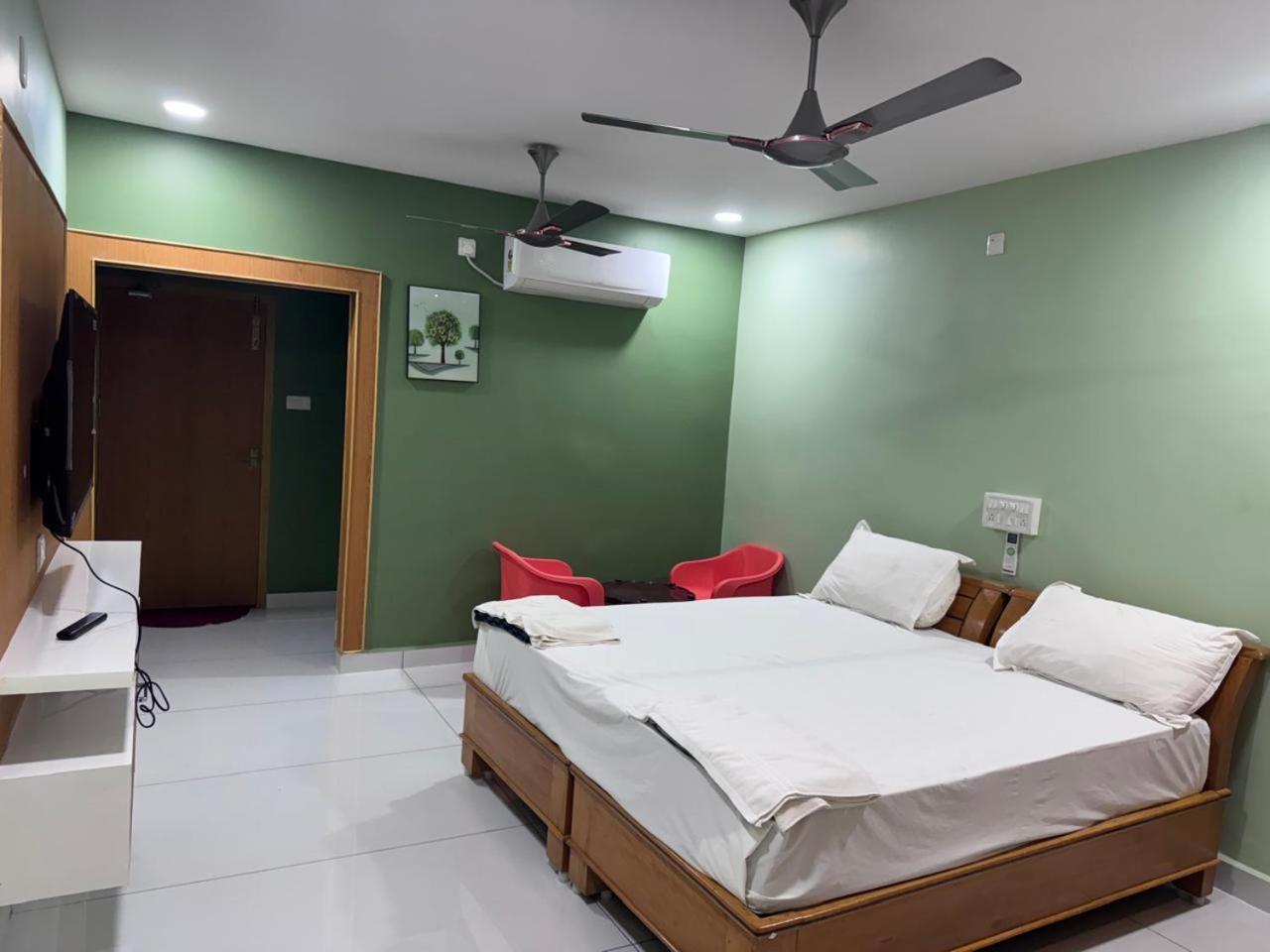 Yanam Resorts Exterior photo